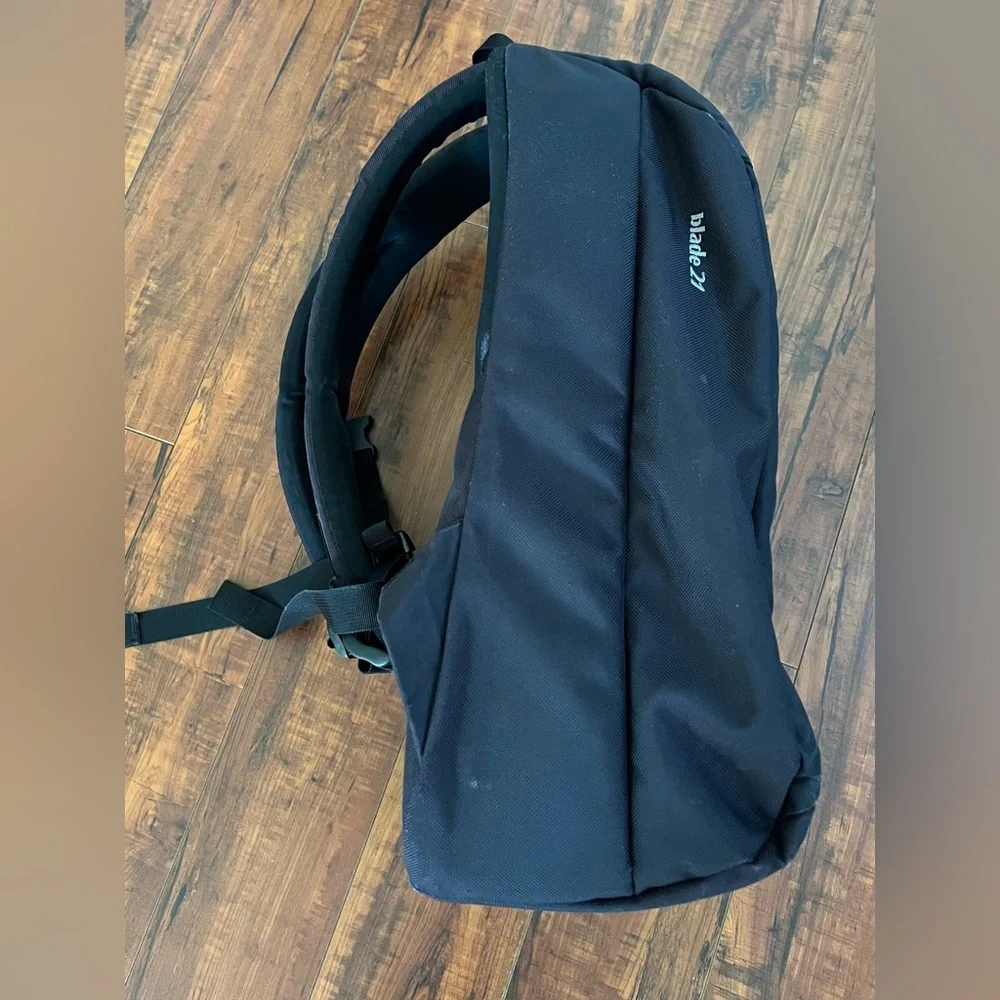 ARC’TERYX Blade 21 Laptop Travel Backpack - Picture 4 of 9